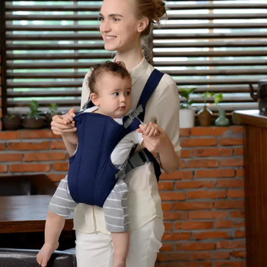 Porte bébé avec maman