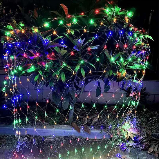 Effet décoratif du filet lumineux LED pour créer une ambiance dans le jardin