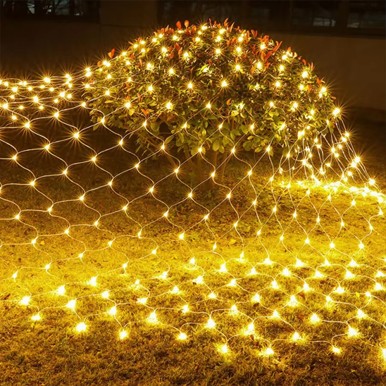 Filet lumineux LED décoratif pour aménager un espace extérieur convivial