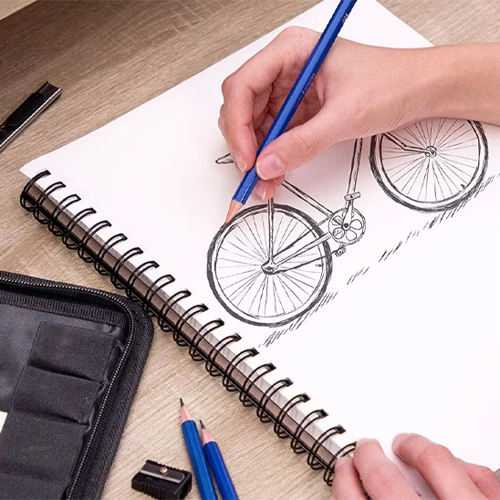 cahier de dessin avec spirale  et couverture souple pour dessiner en voiture, en camping partout sans être gêné.