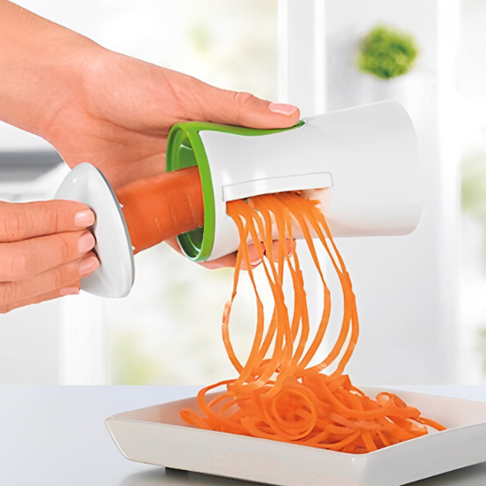 Coupe légumes en spirales carotte râpée