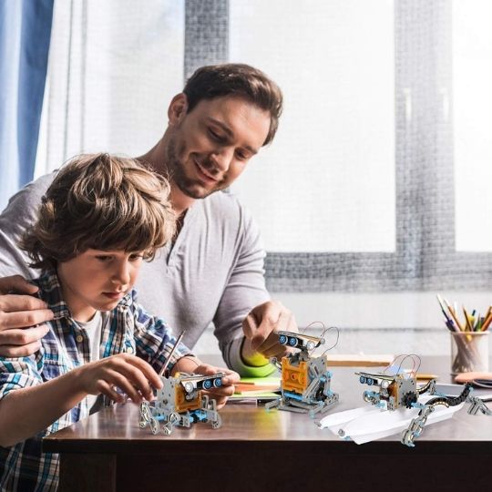 Jouet robot à construire avec son enfant une connection familiale garant du futur