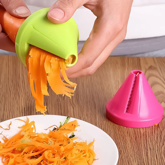 mandoline de cuisine compacte sur plan de travail