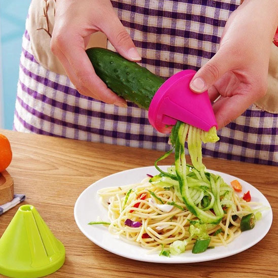 mandoline de cuisine avec poussoir sécurisé