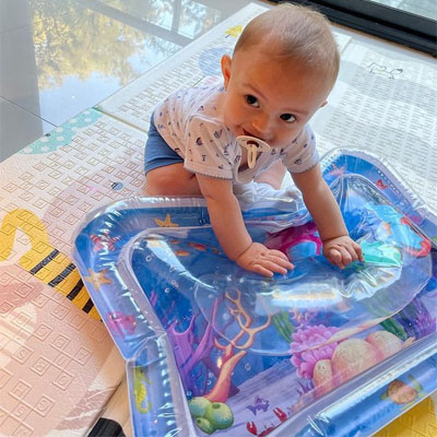 Tapis d'eau bébé qui presse