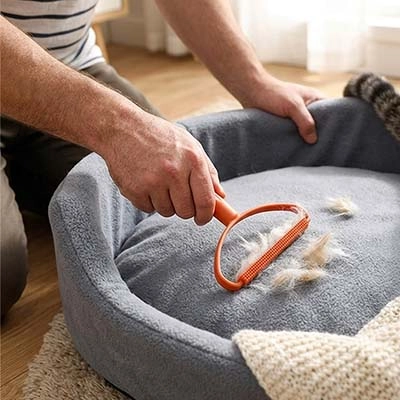 brosse anti poil orange design demi lune maitre panier