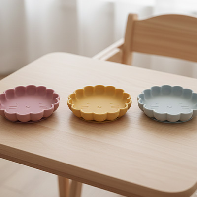 présentation des 3 coloris Assiette bébé ventouse fleur