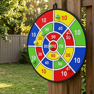 Jeu de fléchettes de très grande taille pour enfant et adulte, animation d'anniversaire et de fête familiale.