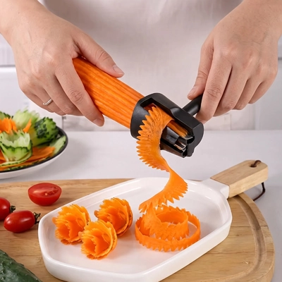 Coupe légume spirale avec carottes en rubans