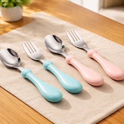 presentation des 2 coloris du Couvert pour bebe
