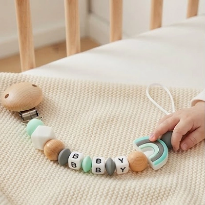 attache tétine hêtre arc-en-ciel bébé
