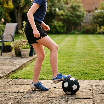 Ballon foot pour jouer à l'intérieur et extérieur en mousse pour réduire le bruit et adoucir le coup pour les petits débutants