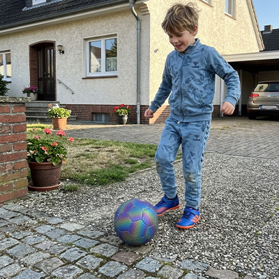 Ballon foot à la Surface réfléchissante et holographique rend le petit joueur fier de se pavaner avec son propre ballon